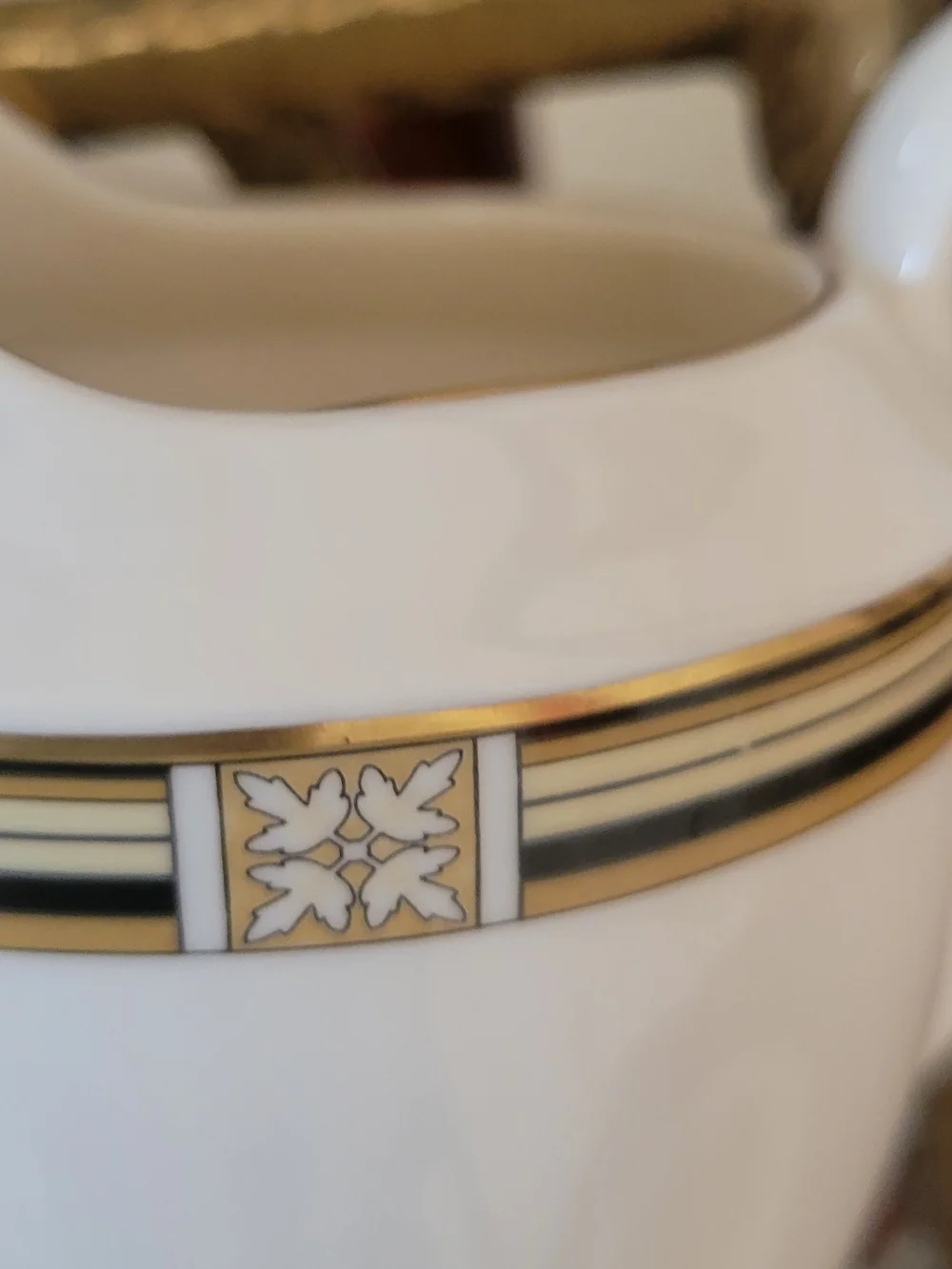 Royal Doulton New Romance Collection 'Coronado' Creamer and Covered Sugar Bowl